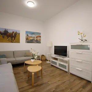 Apartamento Rentalsevilla Luminoso Apartamento En El Centro, Sevilla